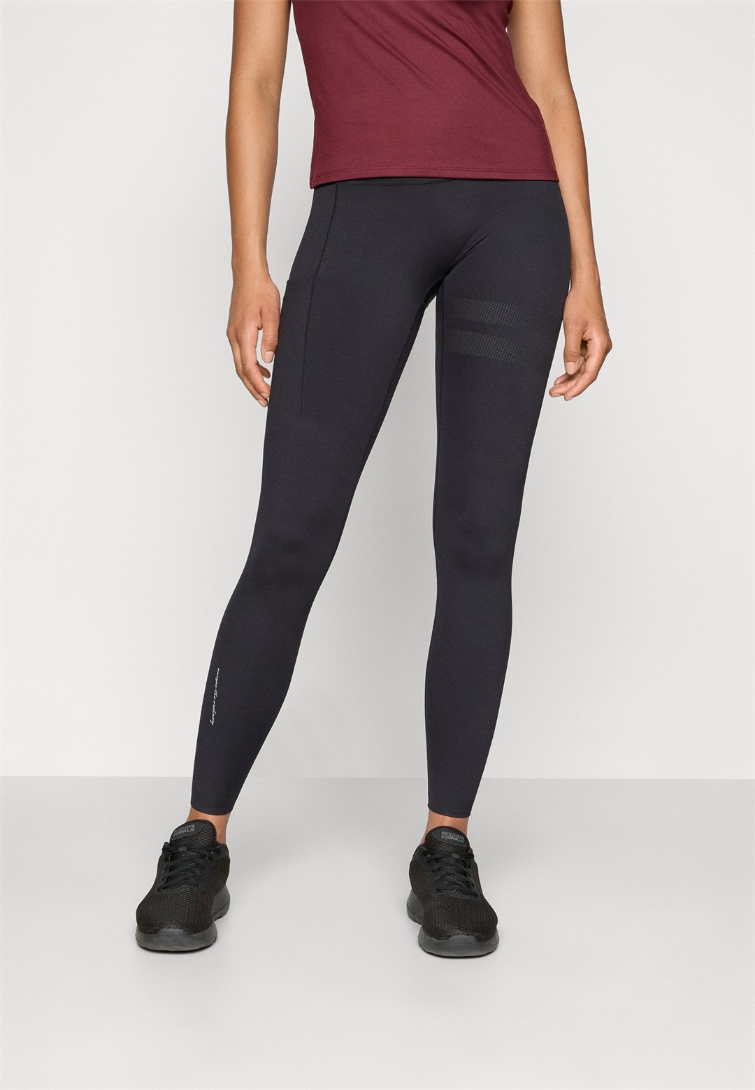 Stronger SIGNATURE RUNNING POCKET LEGGINGS - Tights - black/schwarz