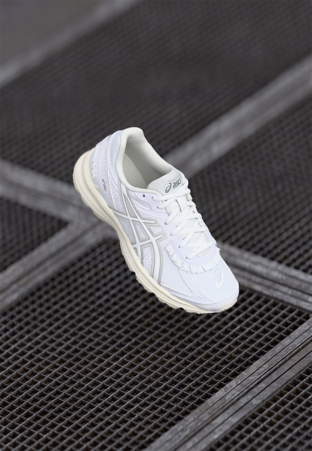 ASICS SportStyle JOG 100S UNISEX - Sneaker low - white/weiß