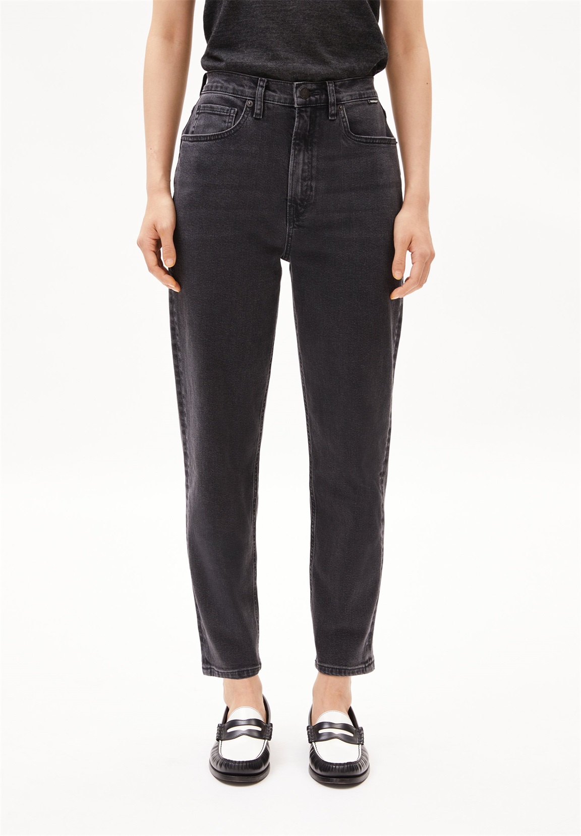 ARMEDANGELS MAIRAA - Mom Jeans - ebony/schwarz