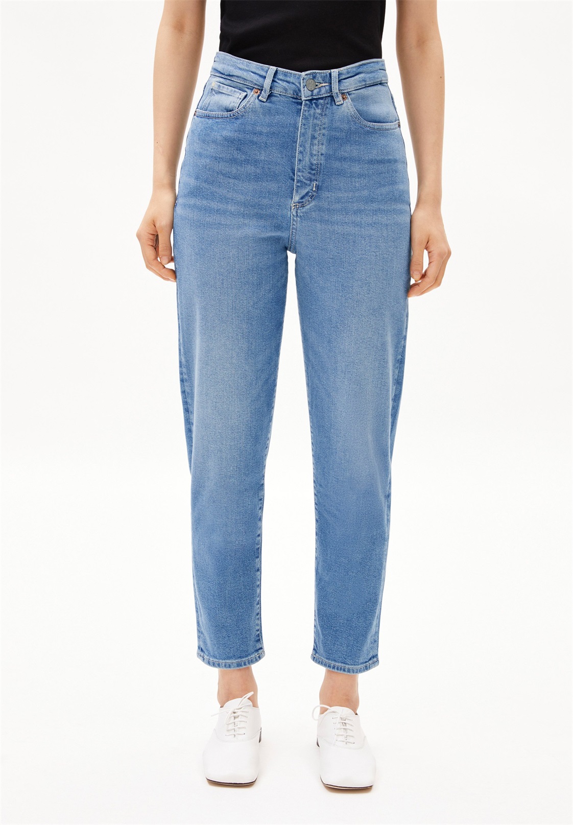 ARMEDANGELS MAIRAA - Mom Jeans - herse/light-blue denim