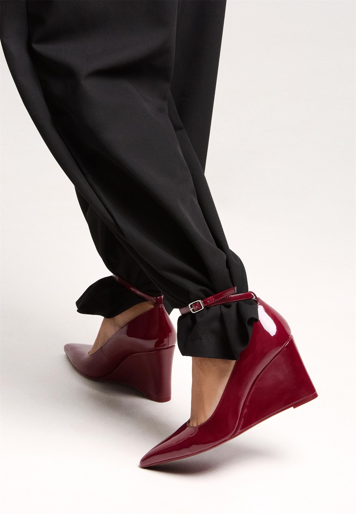 Bershka WITH ANKLE STRAP - High Heel Pumps - red/rot