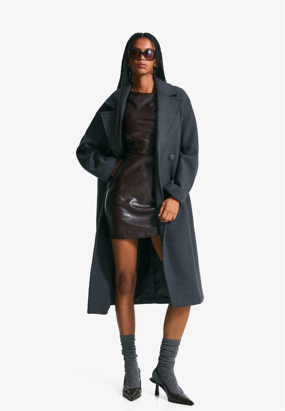 Bershka EFFECT ASYMMETRIC - Etuikleid - dark brown/dunkelbraun