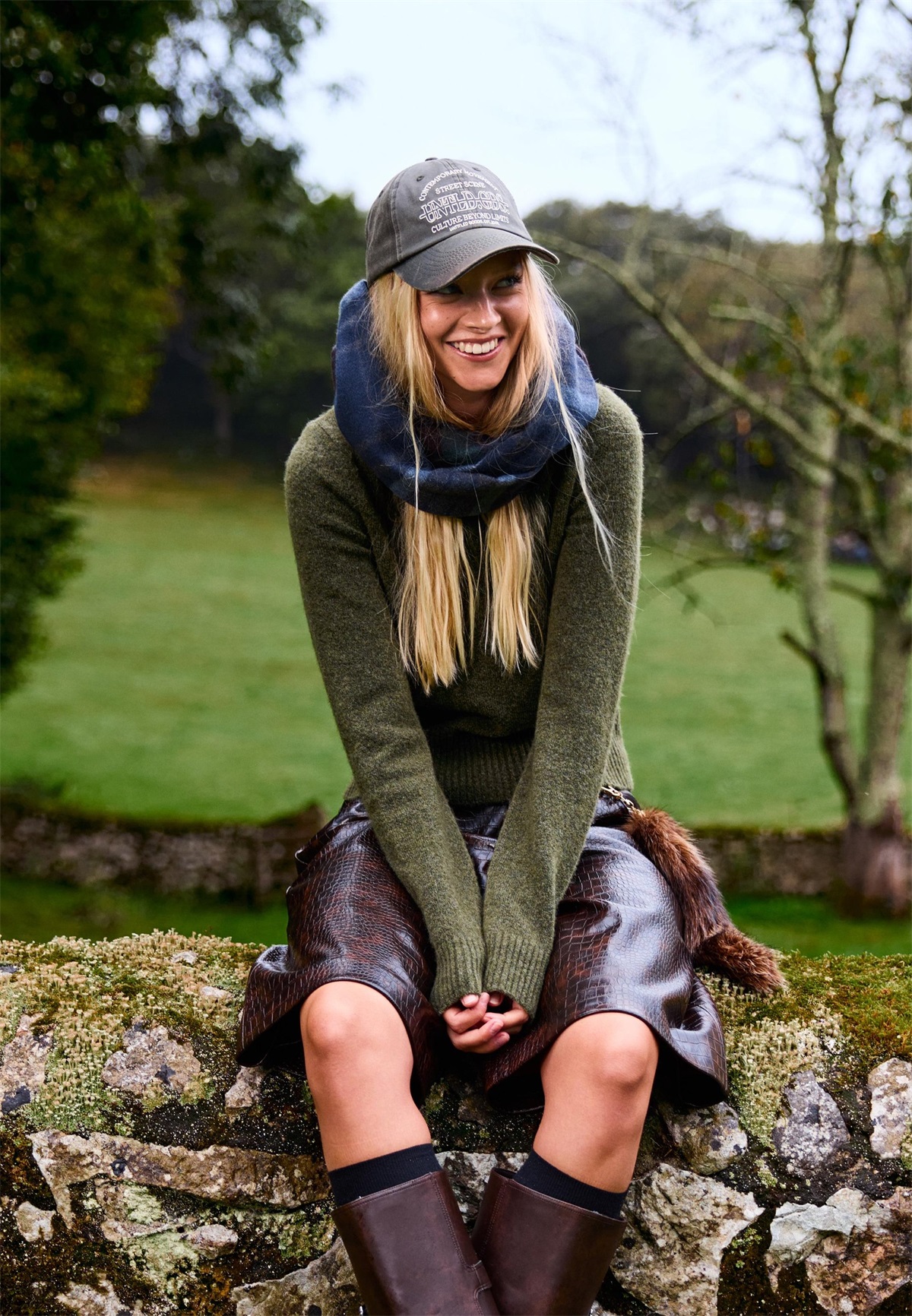 Bershka ROUND NECK - Strickpullover - evergreen/tanne