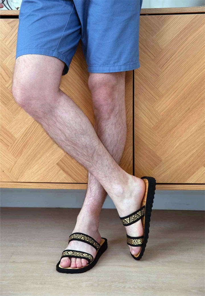 CINNEA MAYA - Pantolette flach - gold gemustert/goldfarben