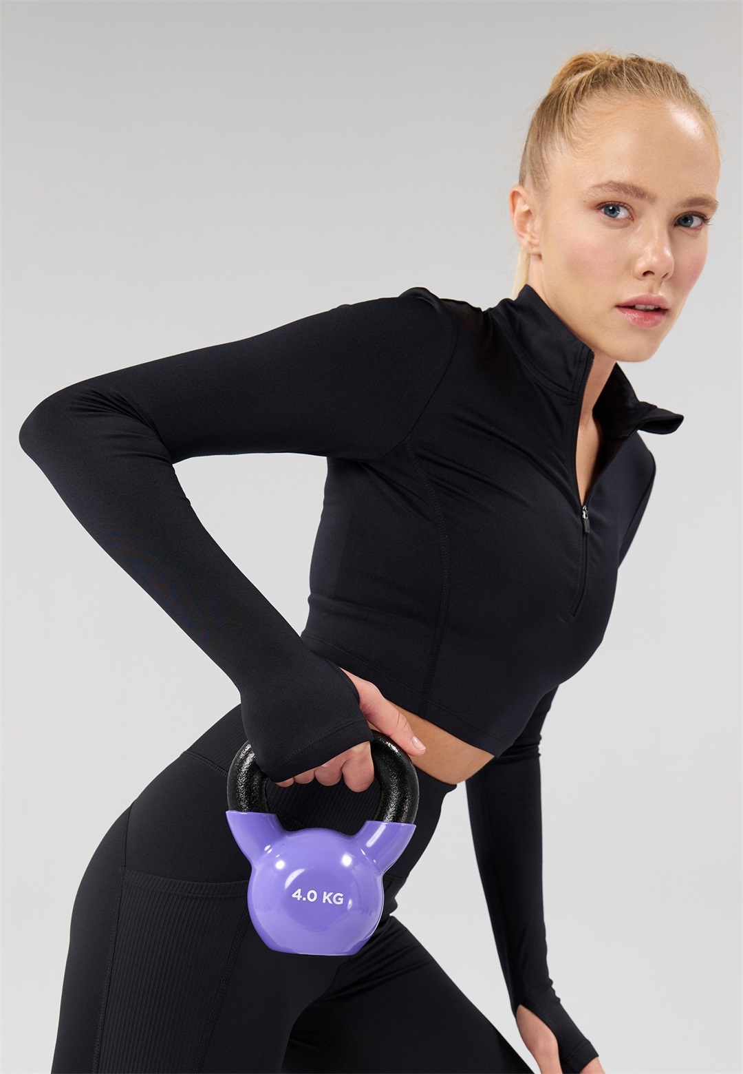 Even&Odd active CROPPED HIGH NECK LONG SLEEVE TOP WITH 1/2 ZIP &THUMB HOLES - Langarmshirt - black/schwarz