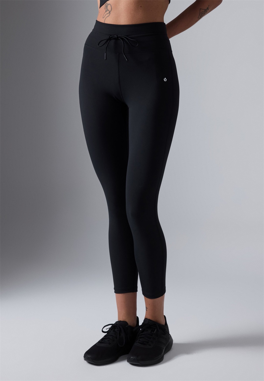 Even&Odd active HIGH RISE CROPPED LEGGINGS WITH DRAWCORD - Leggings - Hosen - black/schwarz