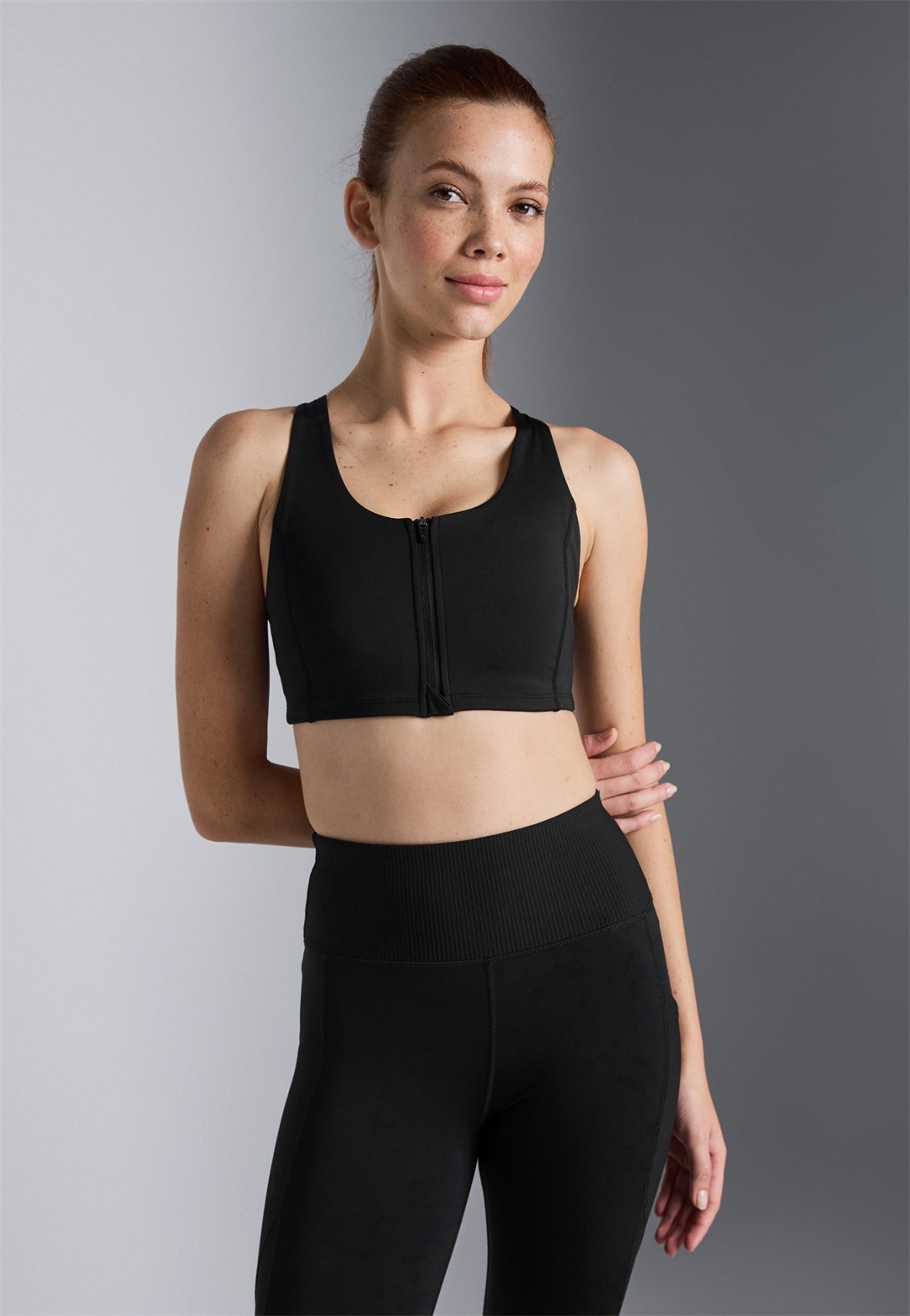 Even&Odd active MEDIUM SUPPORT BRA WITH ZIP UP FRONT & ADJUSTABLE STRAPS - Sport-BH mit mittlerer Stützkraft - black/schwarz