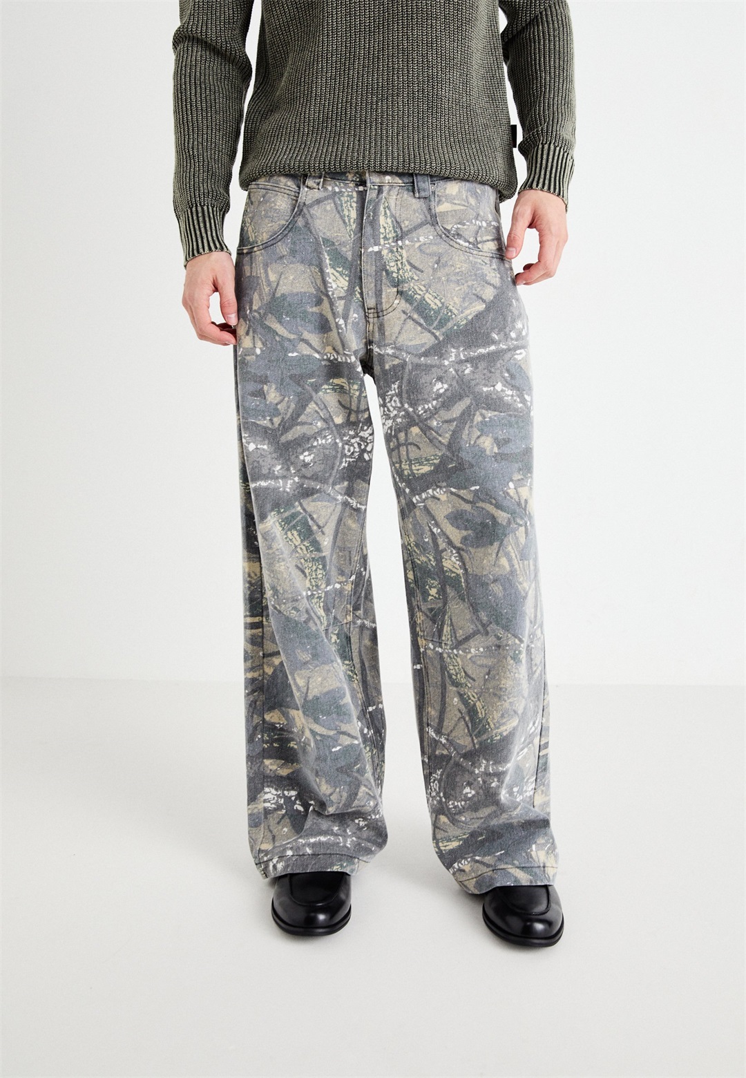 Jaded London FOREST CAMO COLOSSUS UNISEX - Loose Jeans - khaki