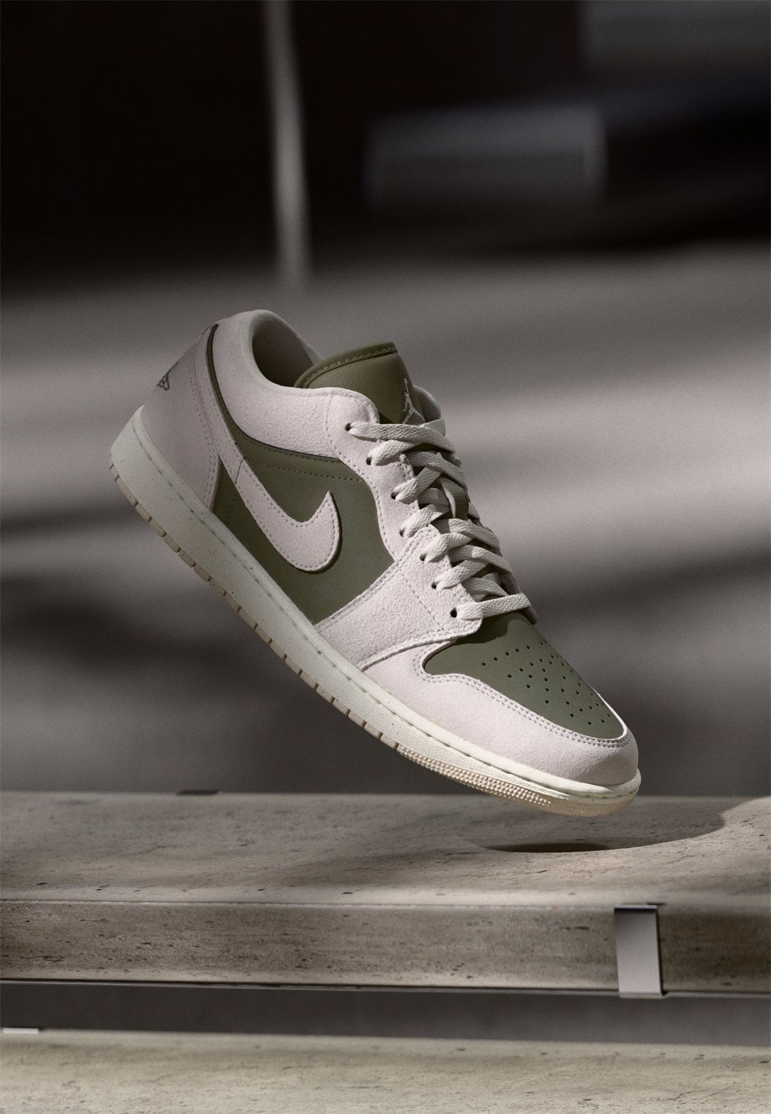 Jordan AIR JORDAN 1 UNISEX SE - Sneaker low - med olive/light orewood brown/sail/beige