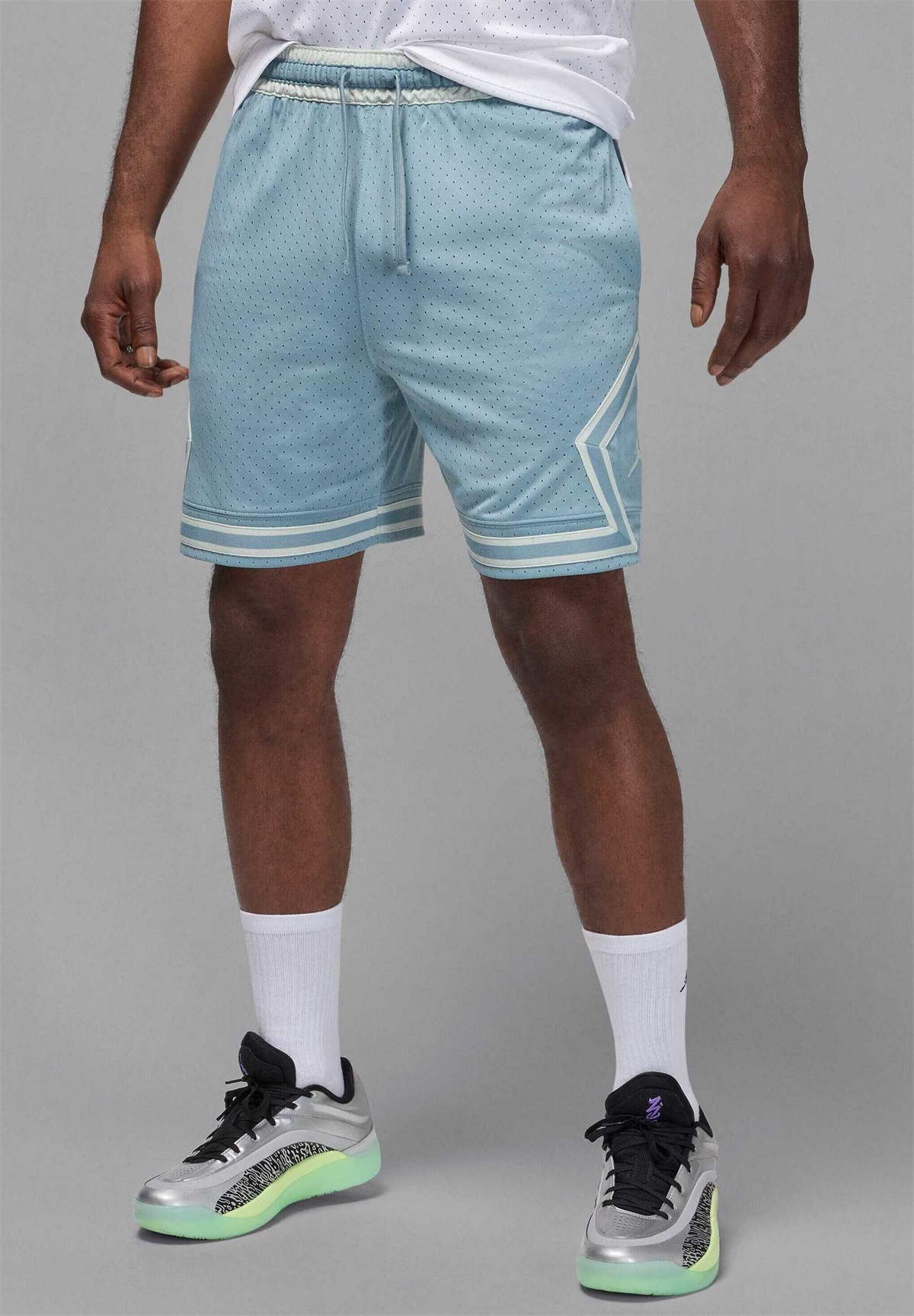 Jordan SHORT - Kurze Sporthose - aviator grey light silver light silver/grau