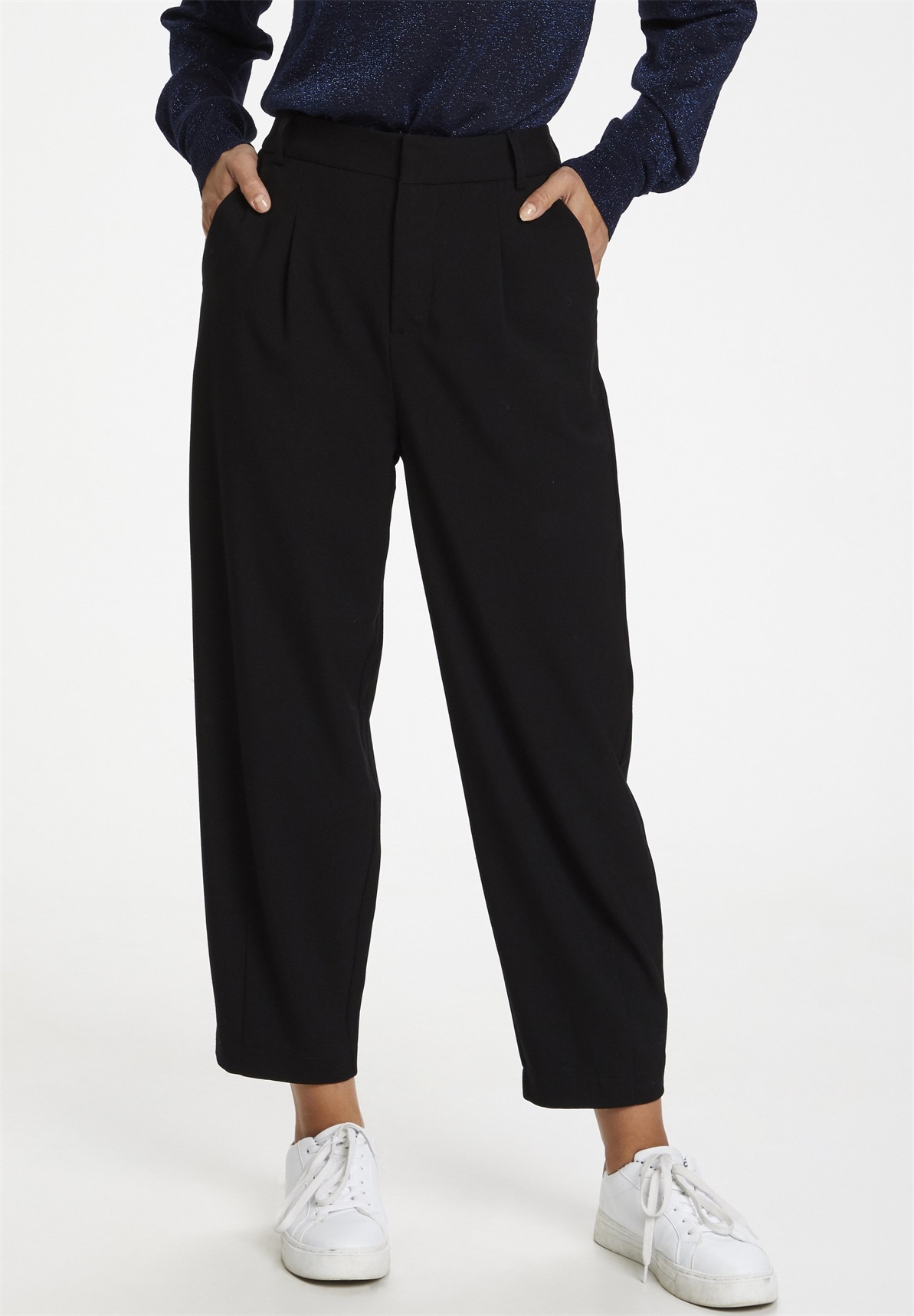 Kaffe KAMERLE PANTS CROPPED - Stoffhose - black deep/schwarz