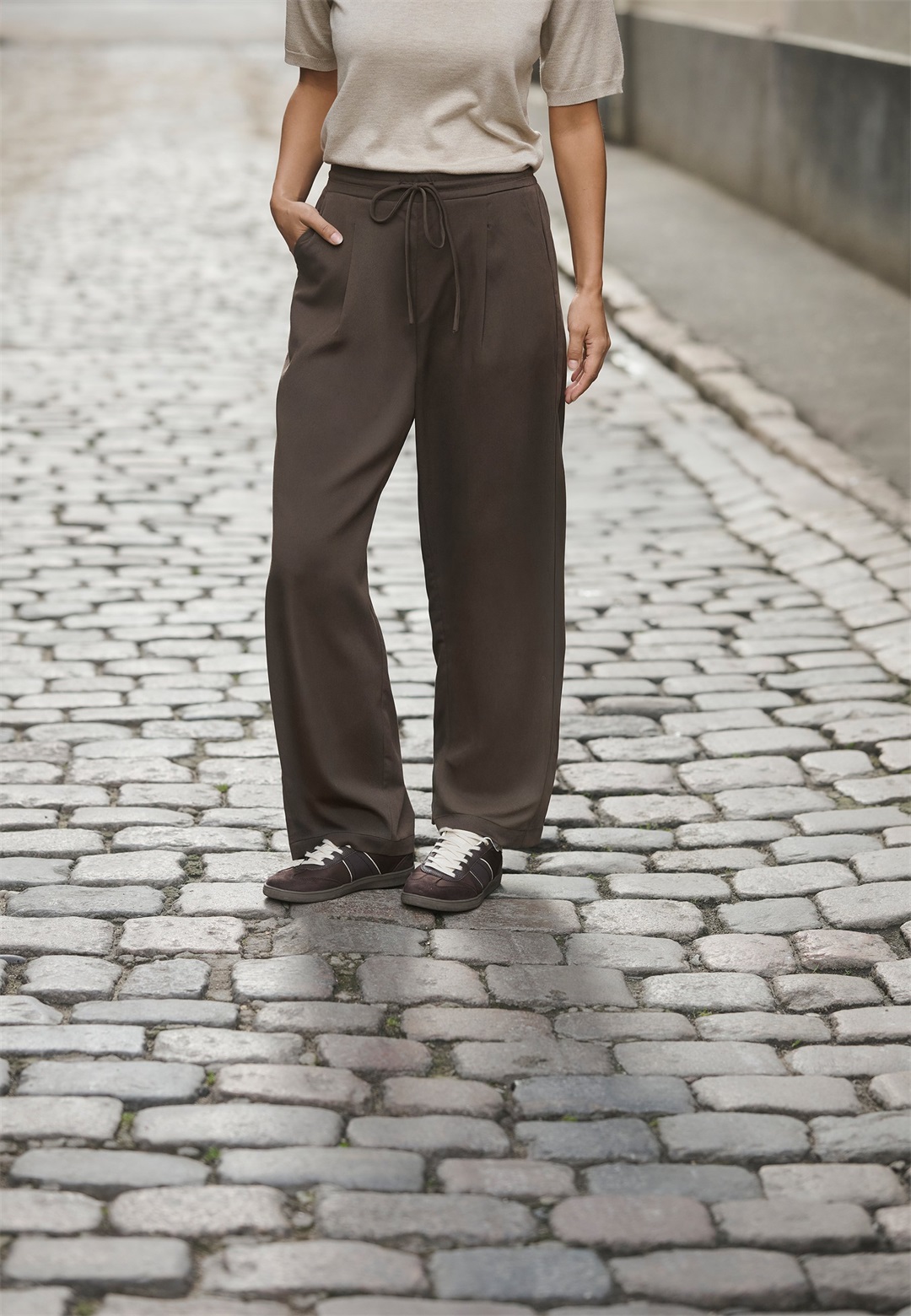 Kaffe LAUREN - Stoffhose - chocolate brown cc/dunkelbraun