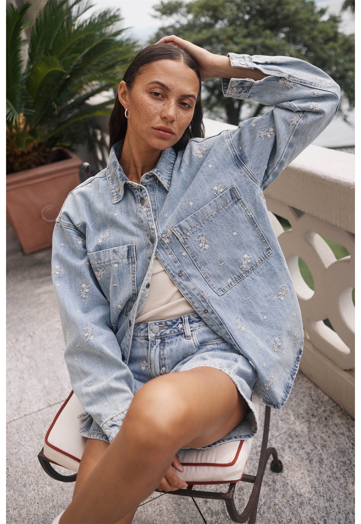 Kaffe KABABETH - Jeansjacke - blue denim feather flower emb/blue denim