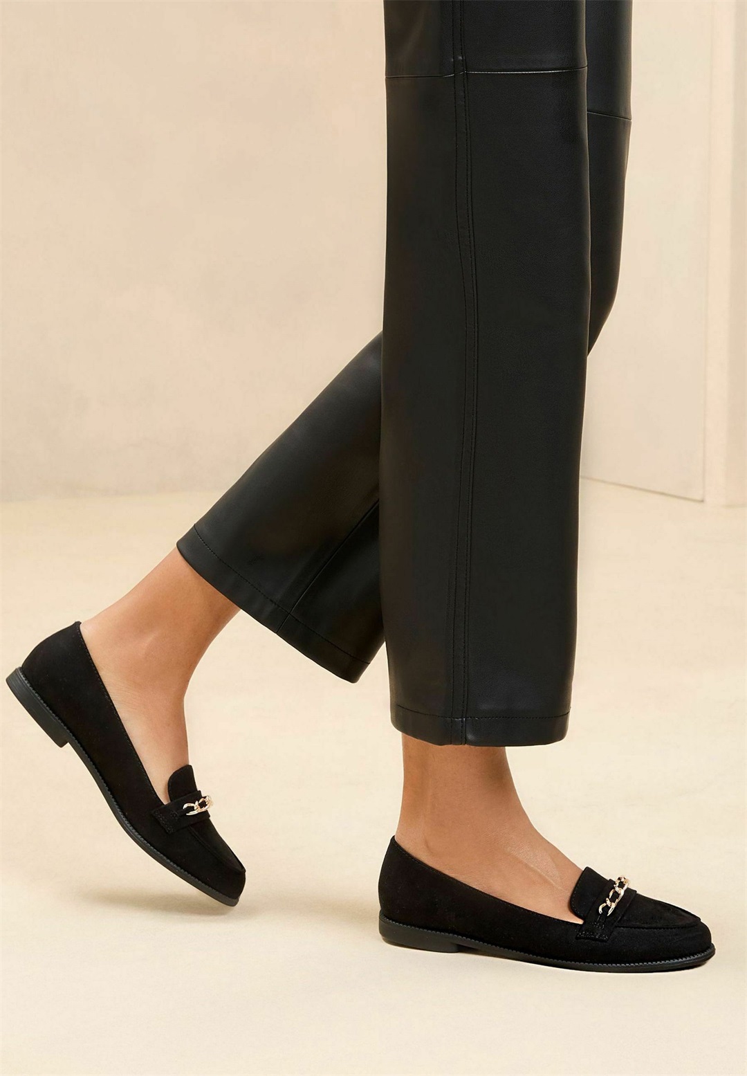 Lipsy WIDE FIT - FLAT SLIP ON CHAIN TRIM LOAFERS - Slipper - black/schwarz