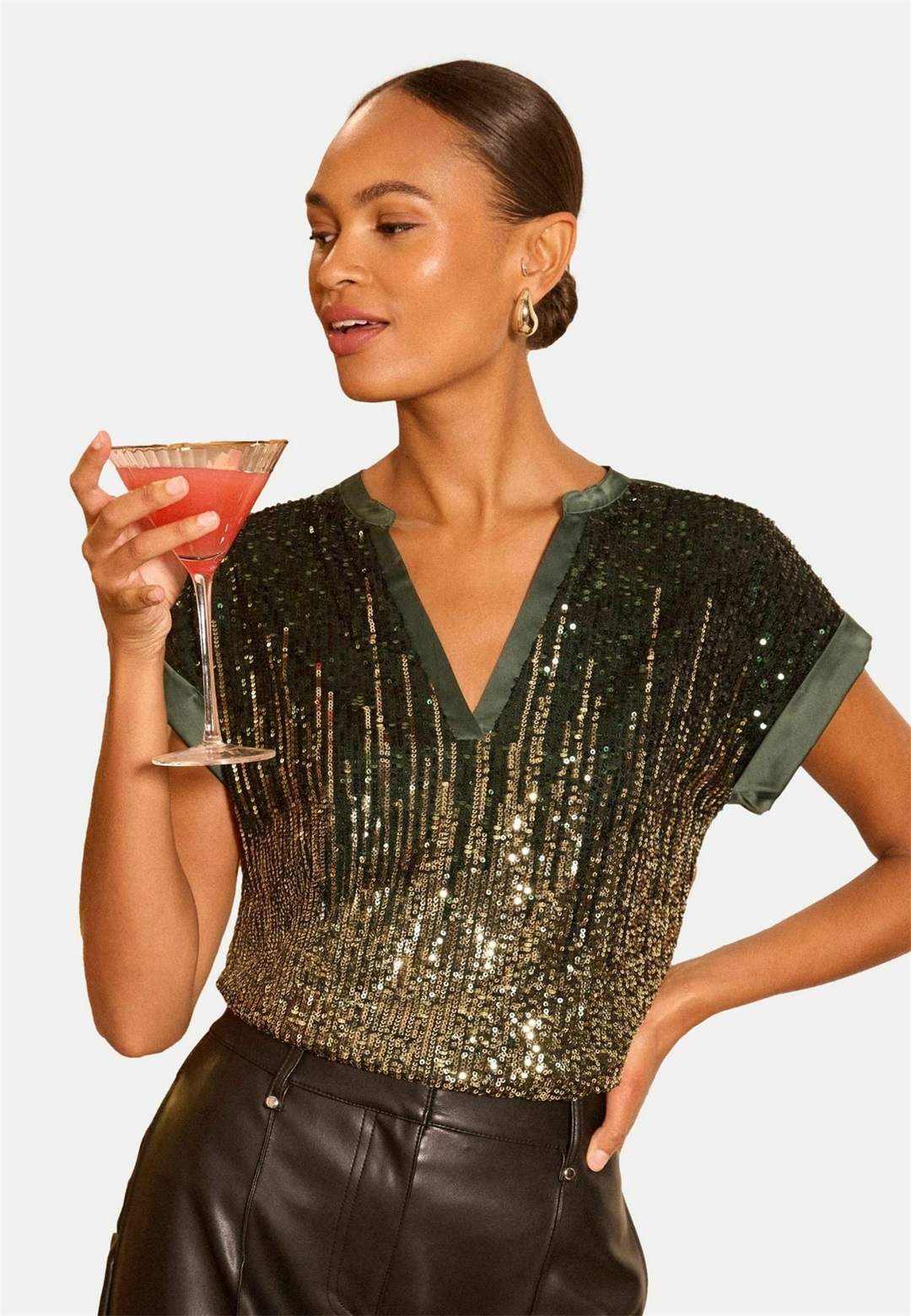 Love & Roses REGULAR FIT - SEQUIN SHORT ROLL SLEEVE - Bluse - green gold ombre/grün