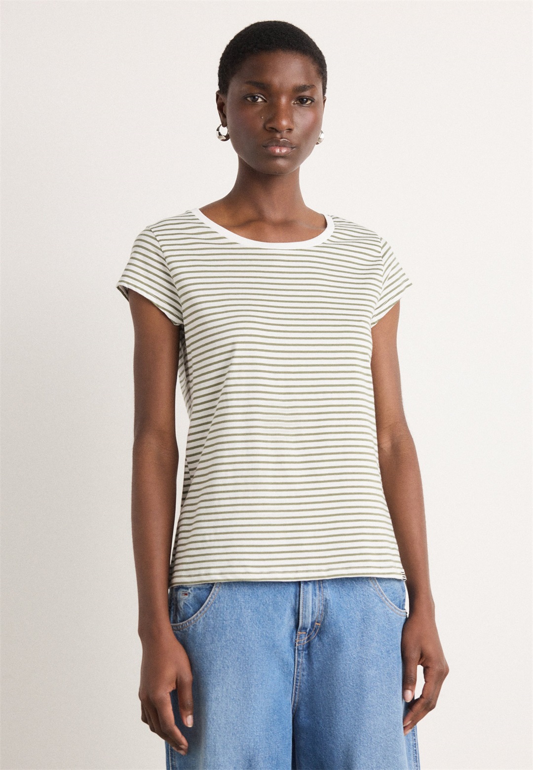Mads Nørgaard STRIPE TEASY TEE - T-Shirt print - four leaf clover/brilliant white/tanne