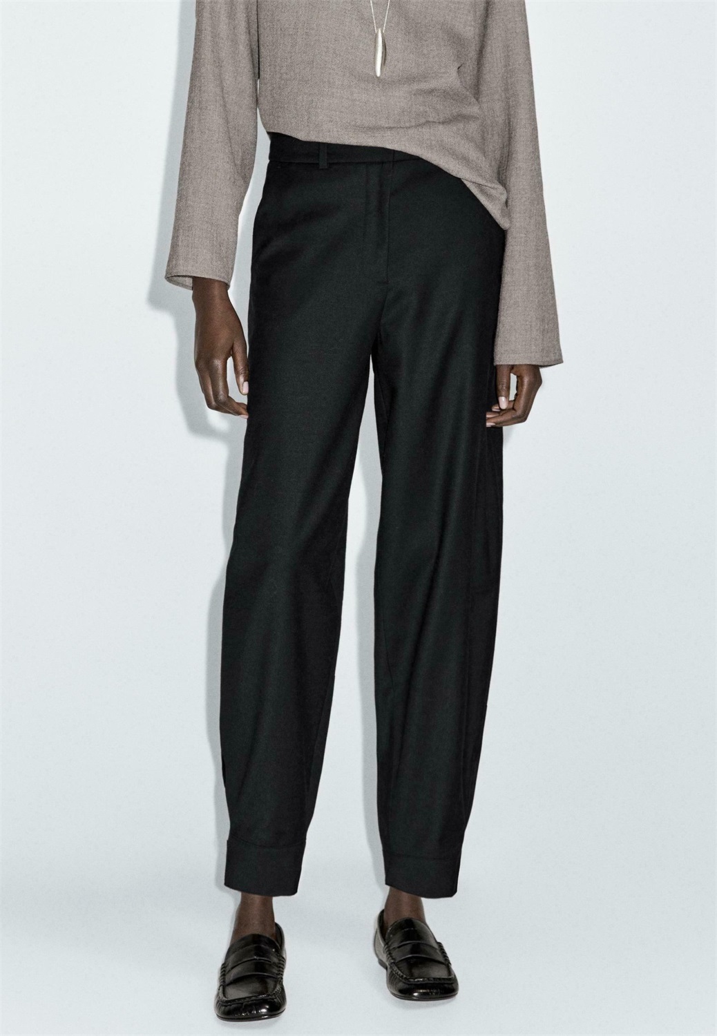 Massimo Dutti SAROUEL WITH BUCKLE - Stoffhose - black/schwarz