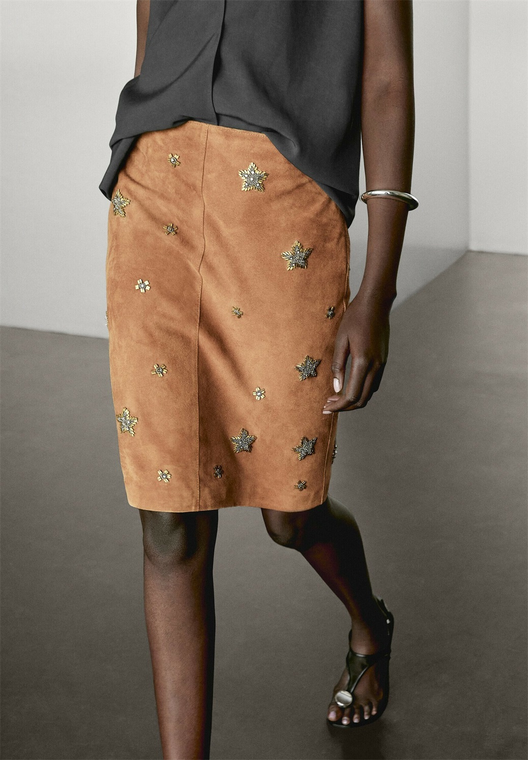 Massimo Dutti MIDI WITH RHINESTONE DETAIL - Lederrock - camel