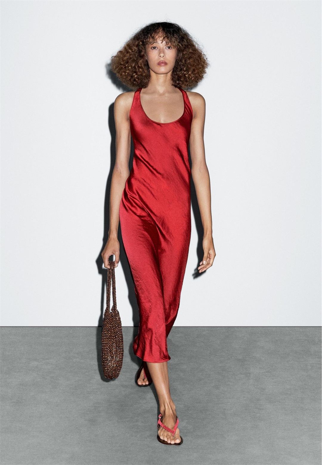 Massimo Dutti LONG SATIN WITH ROUND NECKLINE - Cocktailkleid/festliches Kleid - red/rot