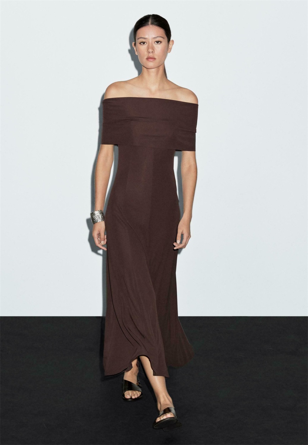 Massimo Dutti LONG STRAPLESS - Etuikleid - dark brown/dunkelbraun