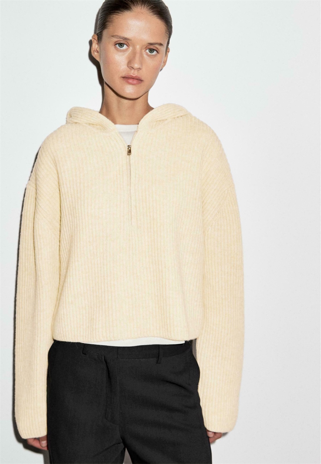 Massimo Dutti ZIP NECK WITH HOOD DETAIL - Strickpullover - yellow/gelb
