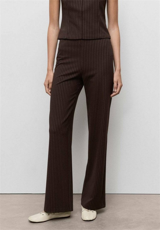 Mango STRAIGHT FIT WITH ELASTIC WAIST - Stoffhose - brown/braun