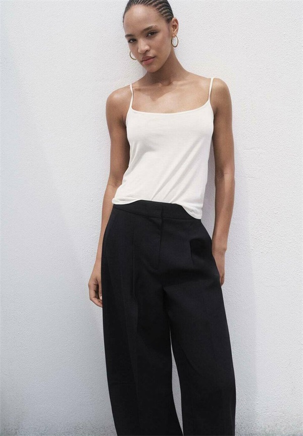 Mango PLEATED WIDE LEG - Stoffhose - black/schwarz