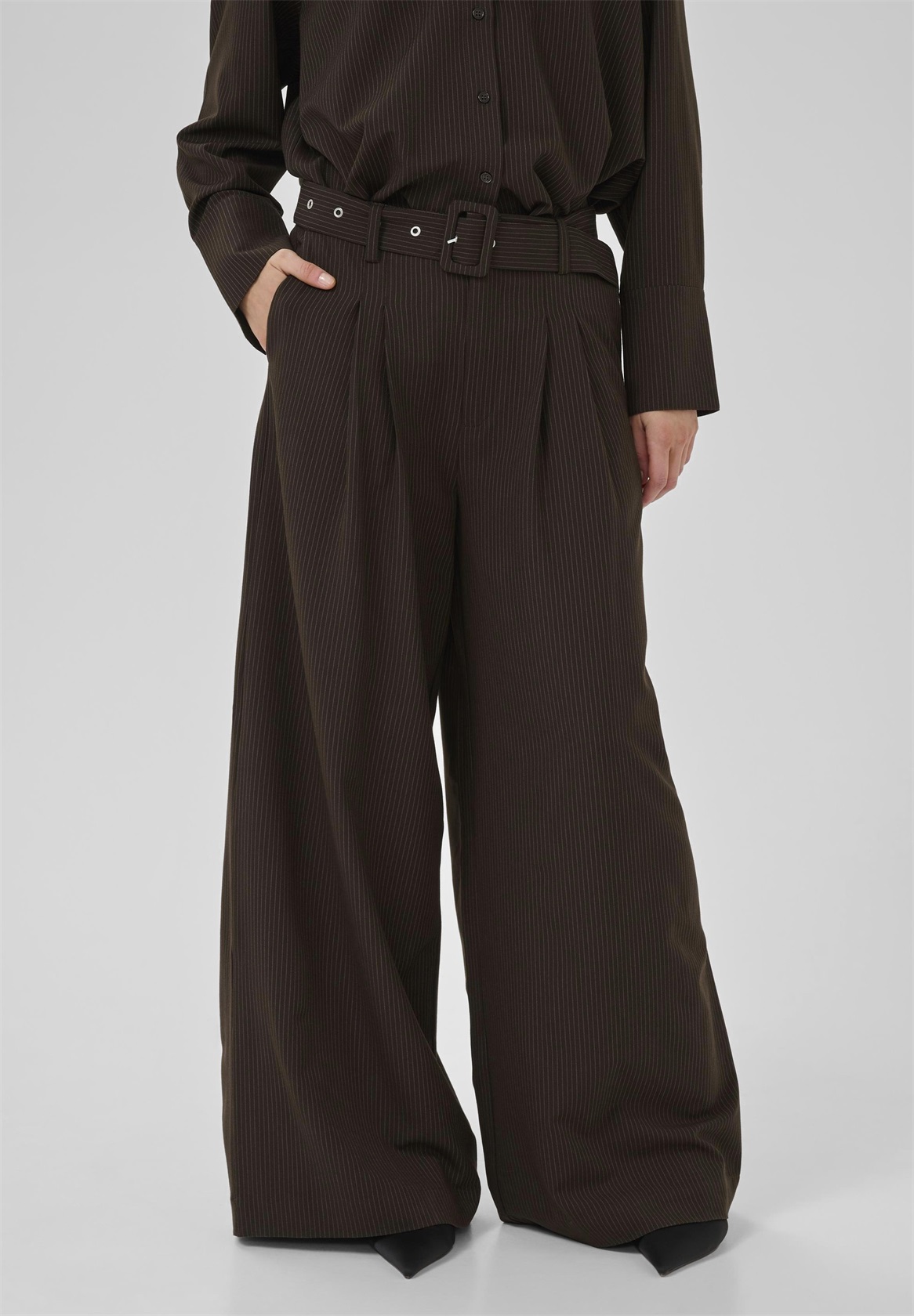 My Essential Wardrobe VITTAMW WIDE - Stoffhose - espresso w. stripe/dunkelbraun