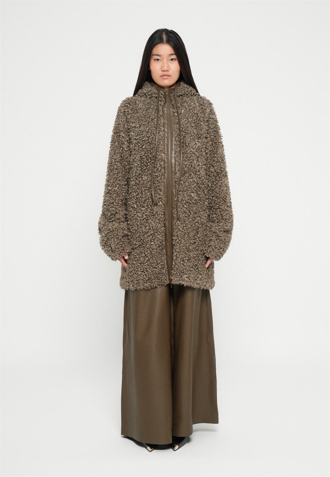 Norma Kamali OVERSIZED SLEEVE ZIP FRONT HOODED JACKET - Wintermantel - bark/dunkelbraun