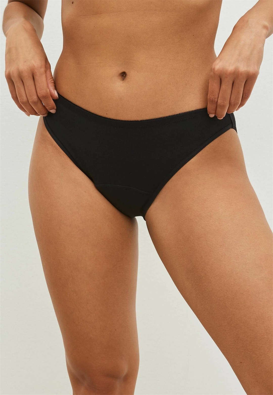 Next MEDIUM FLOW ESSENTIAL KNICKERS HIGH LEG - Menstruationsunterwäsche - black/schwarz