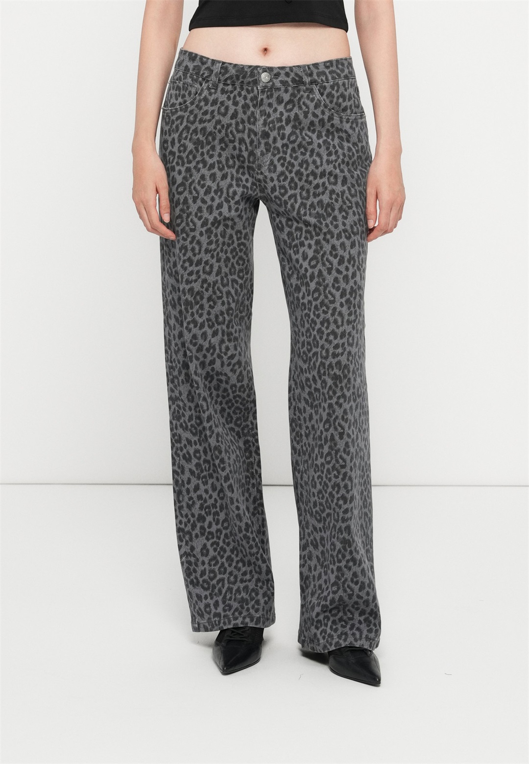 ONLY ONLCOBAIN REG WIDE ANIMAL PANT - Wide Leg - black/schwarz