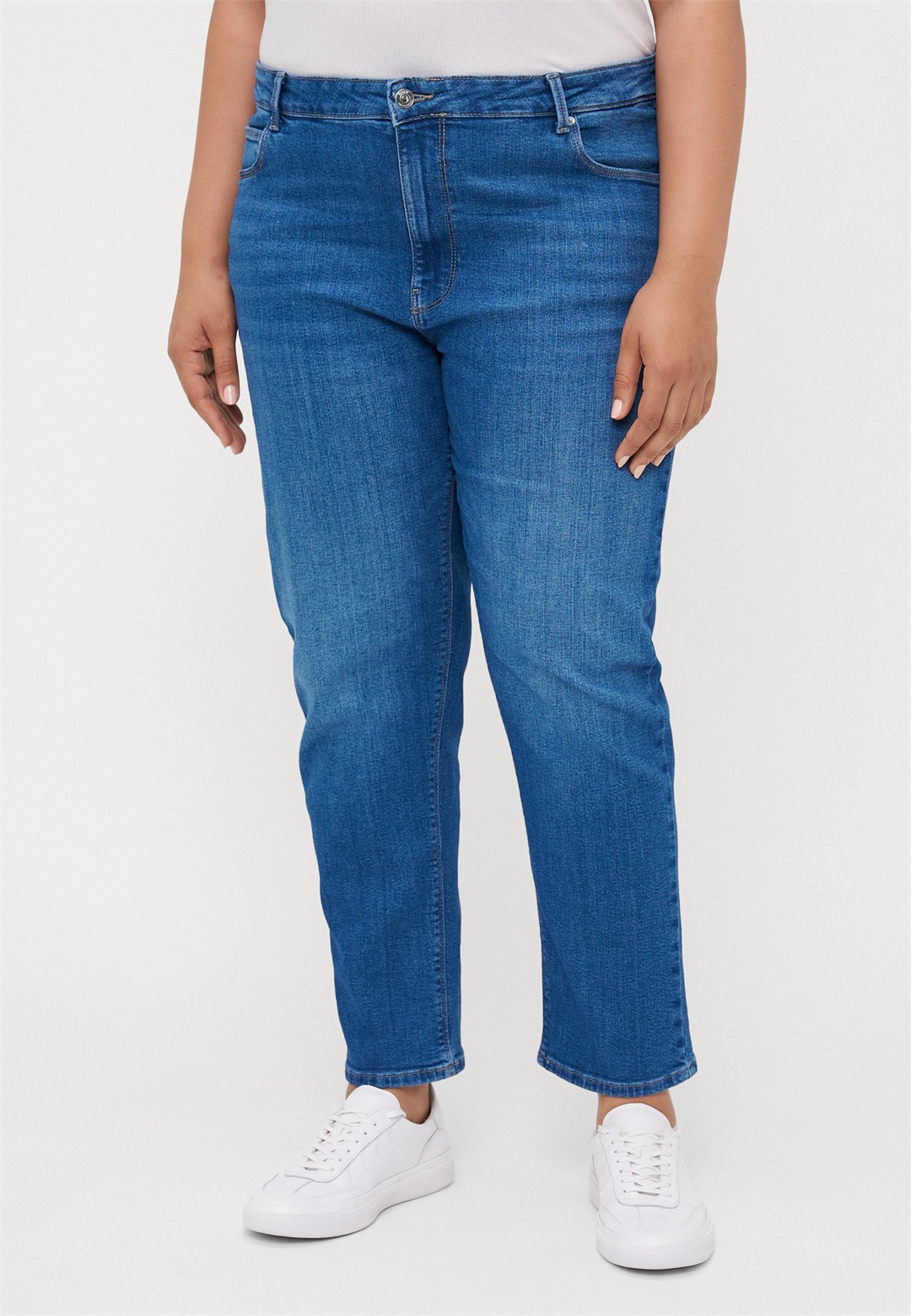ONLY Carmakoma CARMADDIE - Mom Jeans - light blue denim/light-blue denim