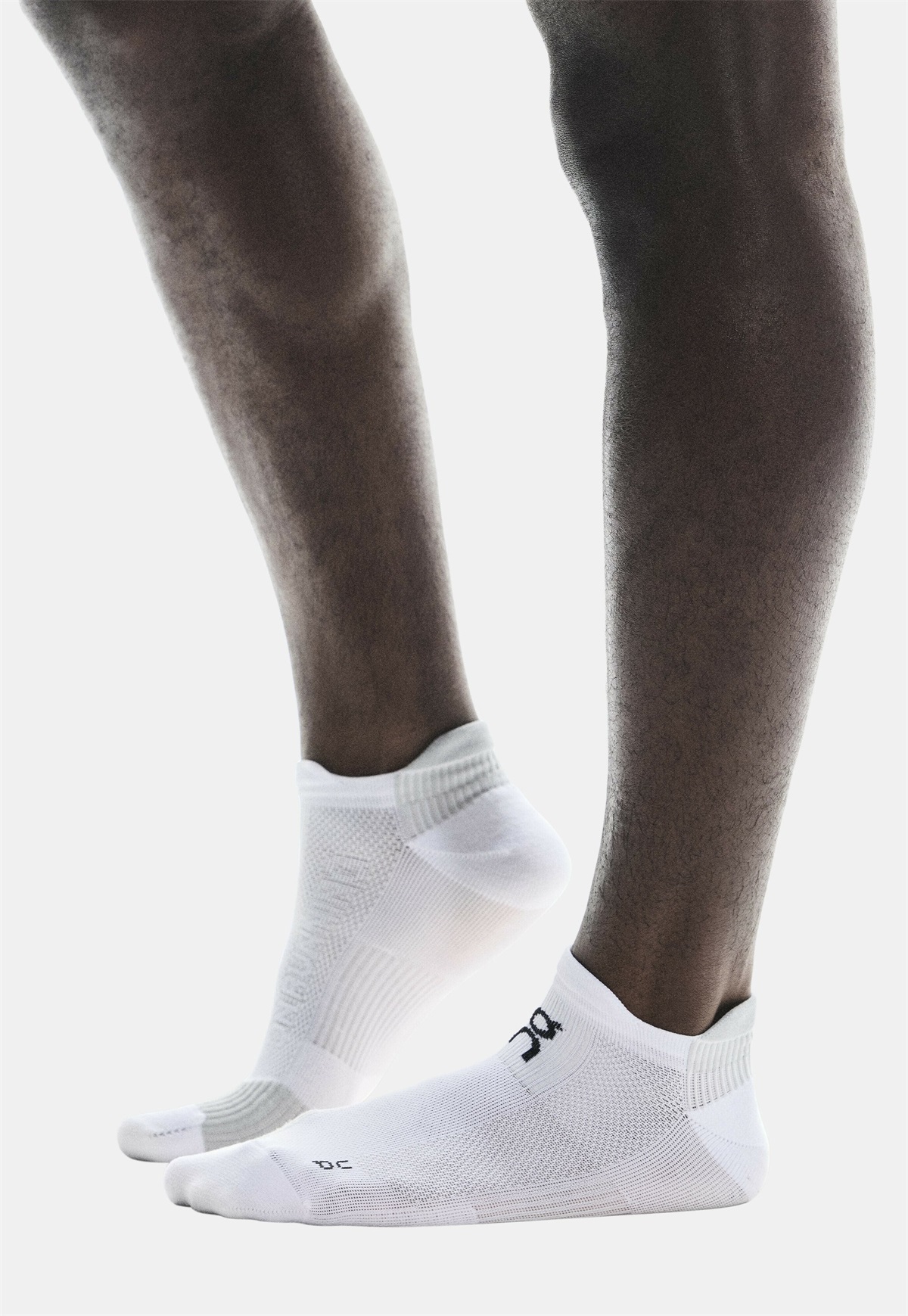 On PERFORMANCE RUN LOW - Socken - white glacier/weiß