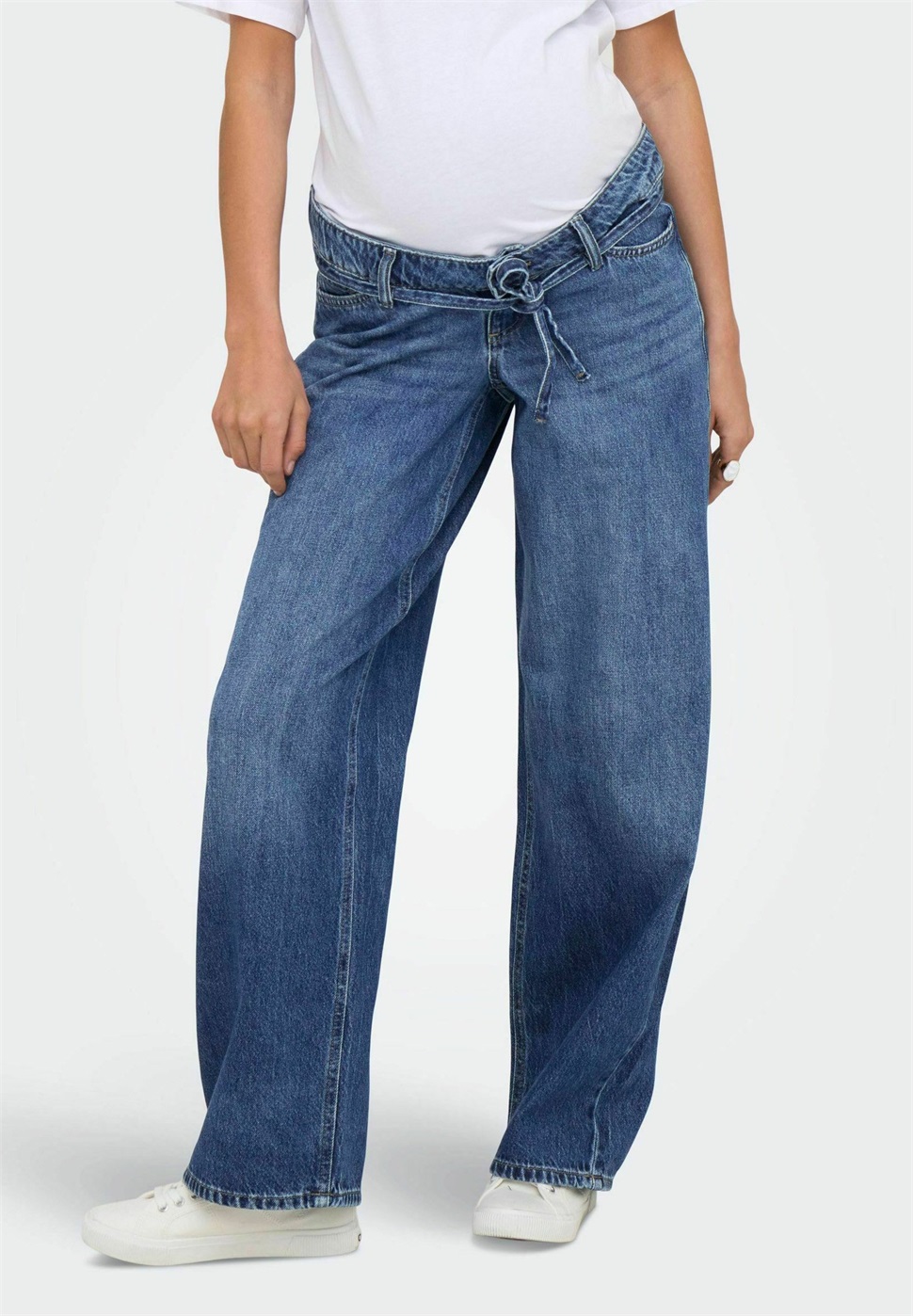 ONLY MATERNITY OLMGIANNA BALLON SCHNITT - Loose Jeans - medium blue denim/blue denim