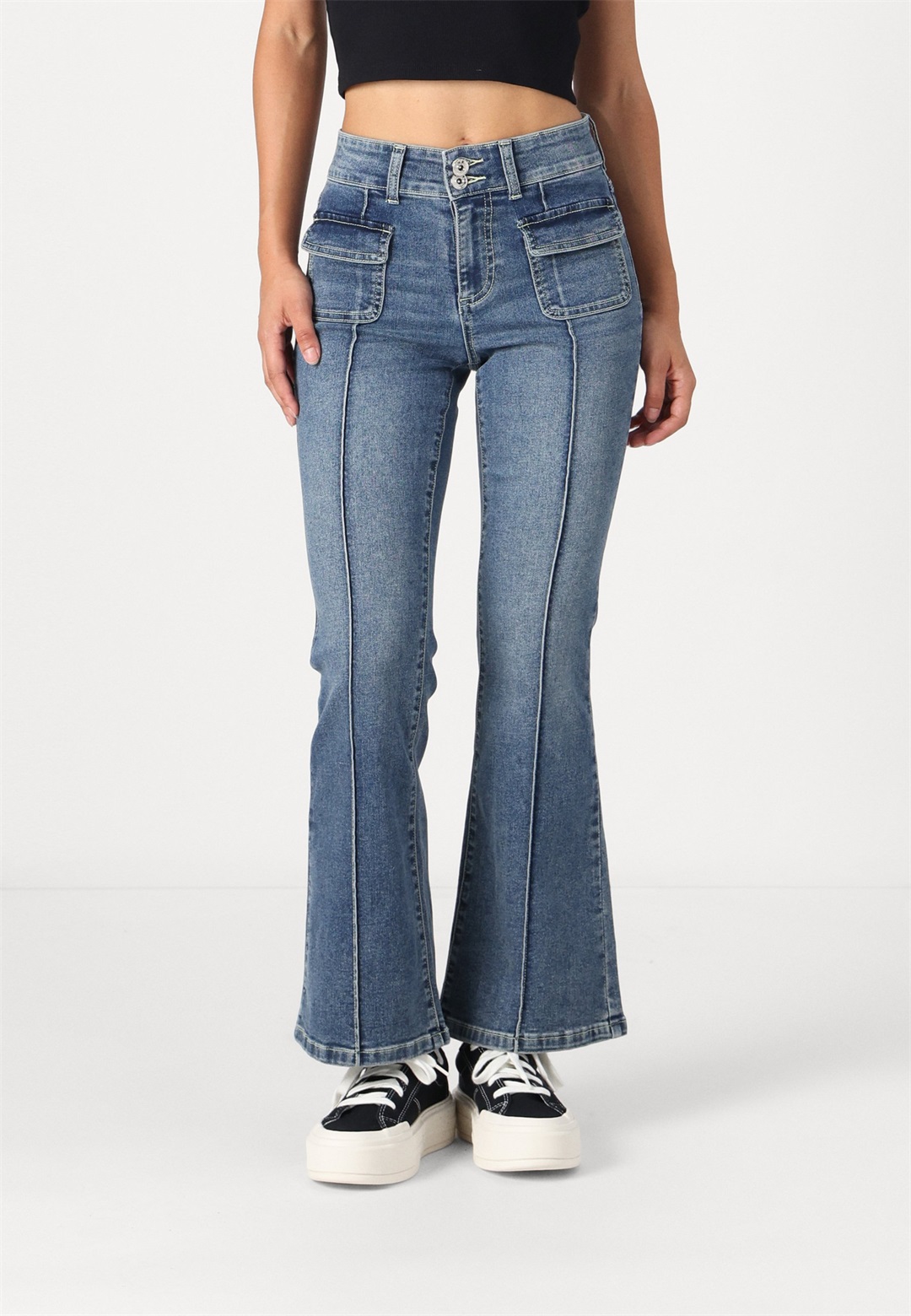 ONLY Petite ONLWAUW MID WAIST FLARED - Flared Jeans - medium blue denim/blue denim