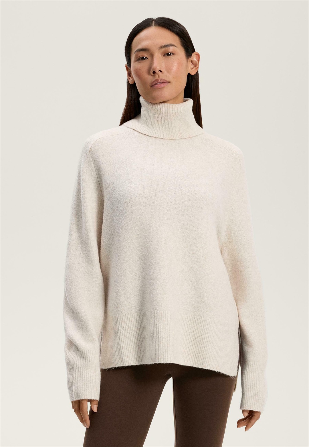 OYSHO OVERSIZE KNIT ROLL NECK - Strickpullover - beige