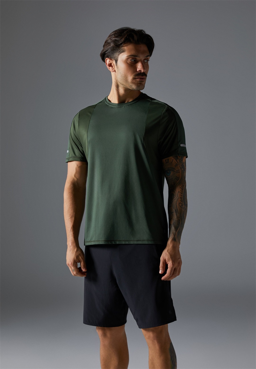 Pier One Sport QUICK DRY SHORT SLEEVE T-SHIRT WITH REFLECTIVE STRIP - Sport T-Shirt - dark green/dunkelgrün