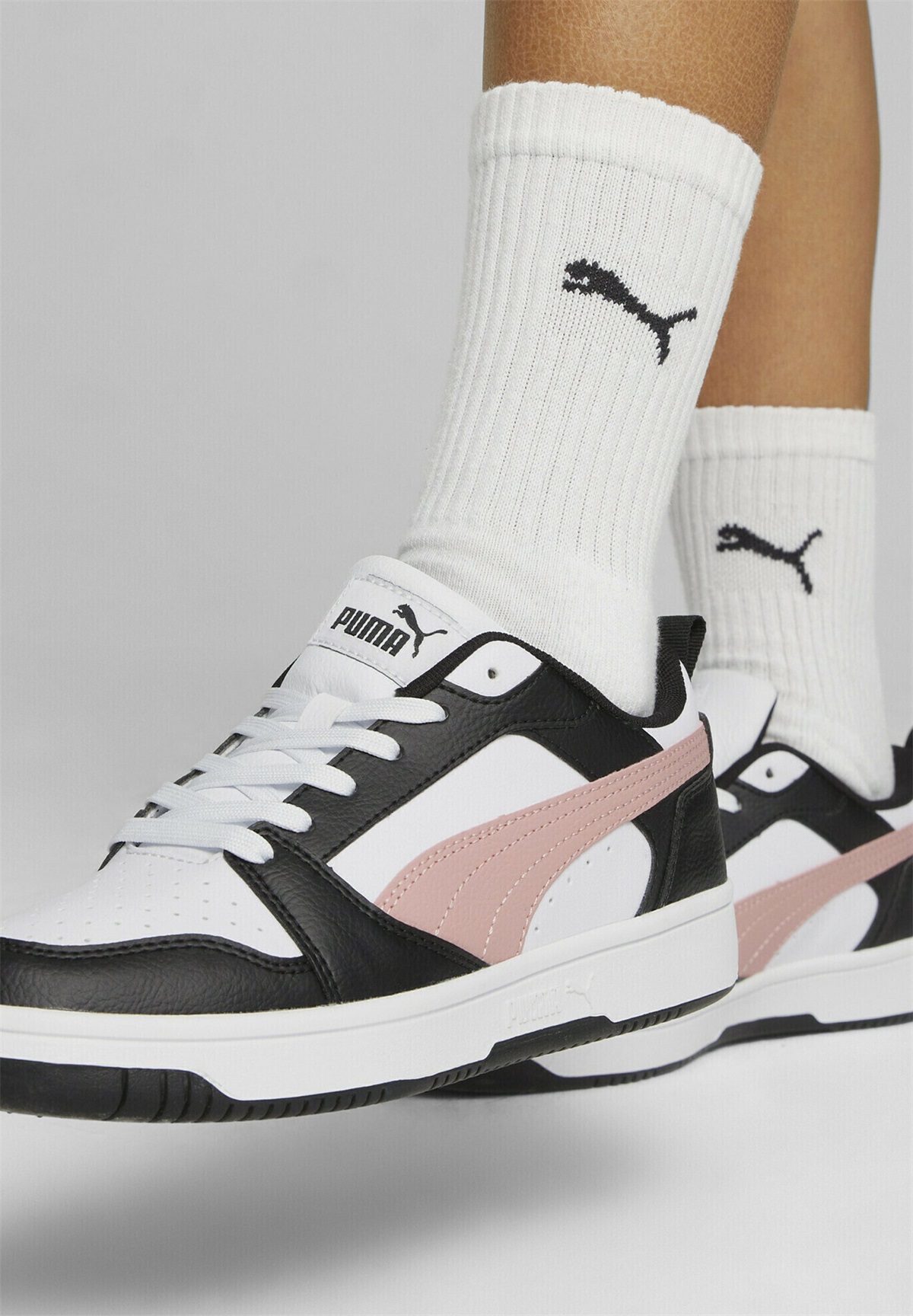 Puma REBOUND V6 UNISEX - Sneaker low - white future pink black/weiß