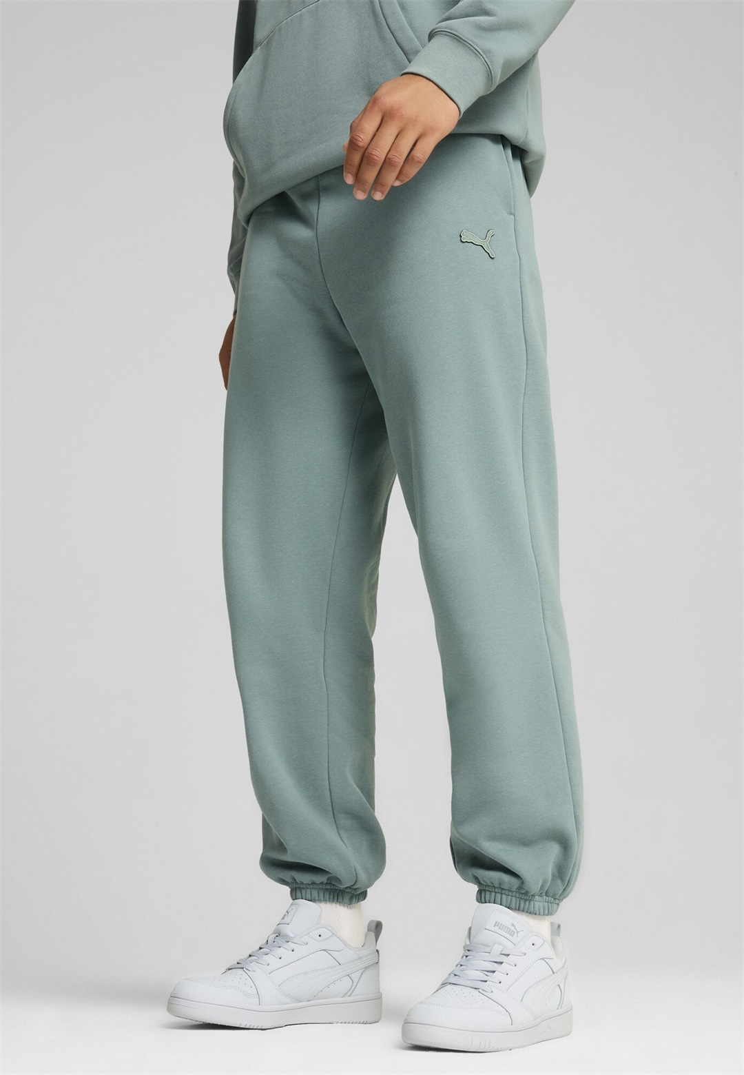 Puma ESSENTIALS ELEVATED UNISEX - Jogginghose - green moon/grün