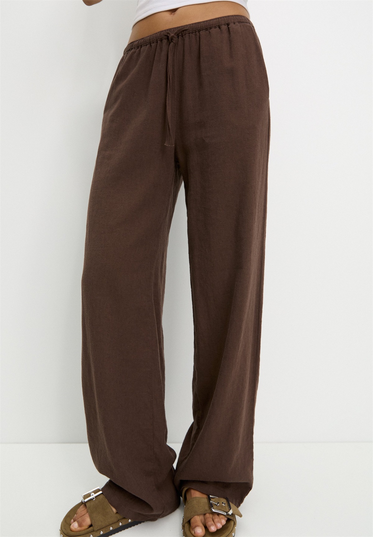 PULL&BEAR WIDE LEG - JOGGER - Stoffhose - dark brown/dunkelbraun
