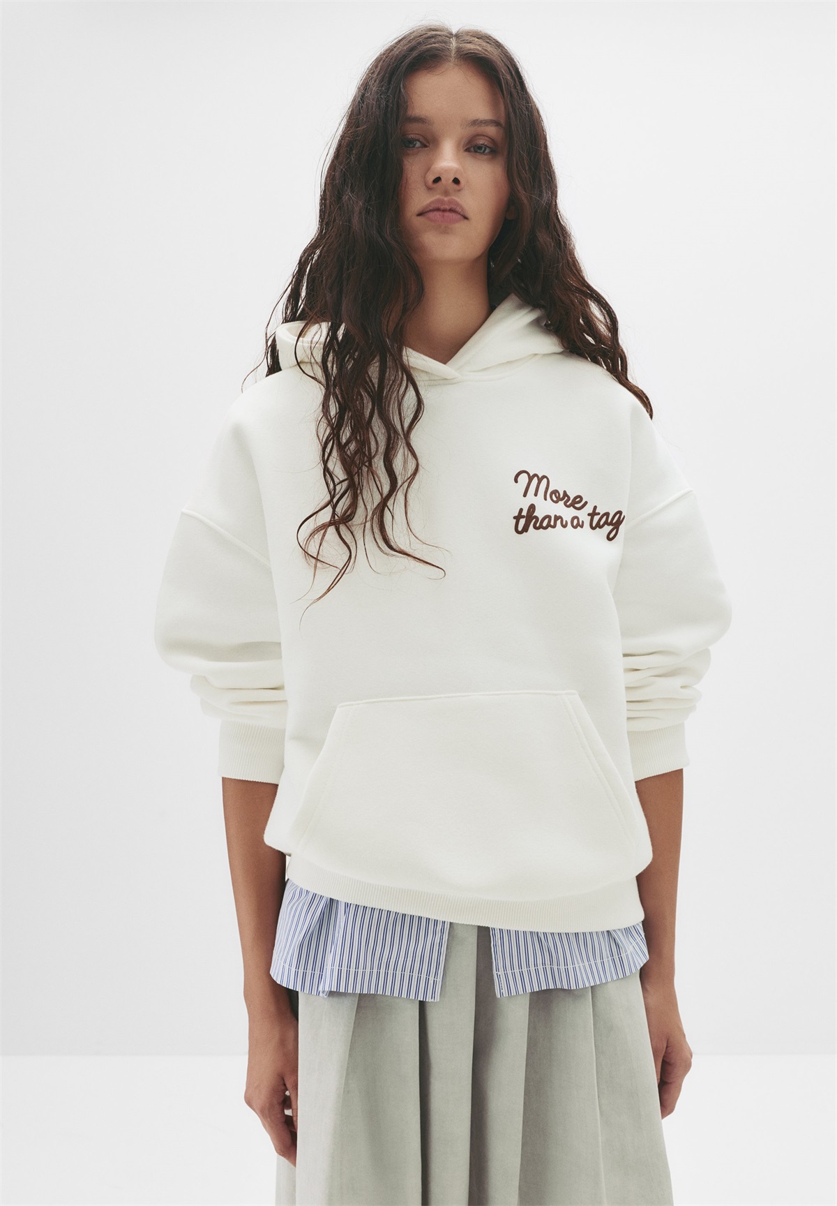 PULL&BEAR SLOGAN GRAPHIC - Kapuzenpullover - stone/beige