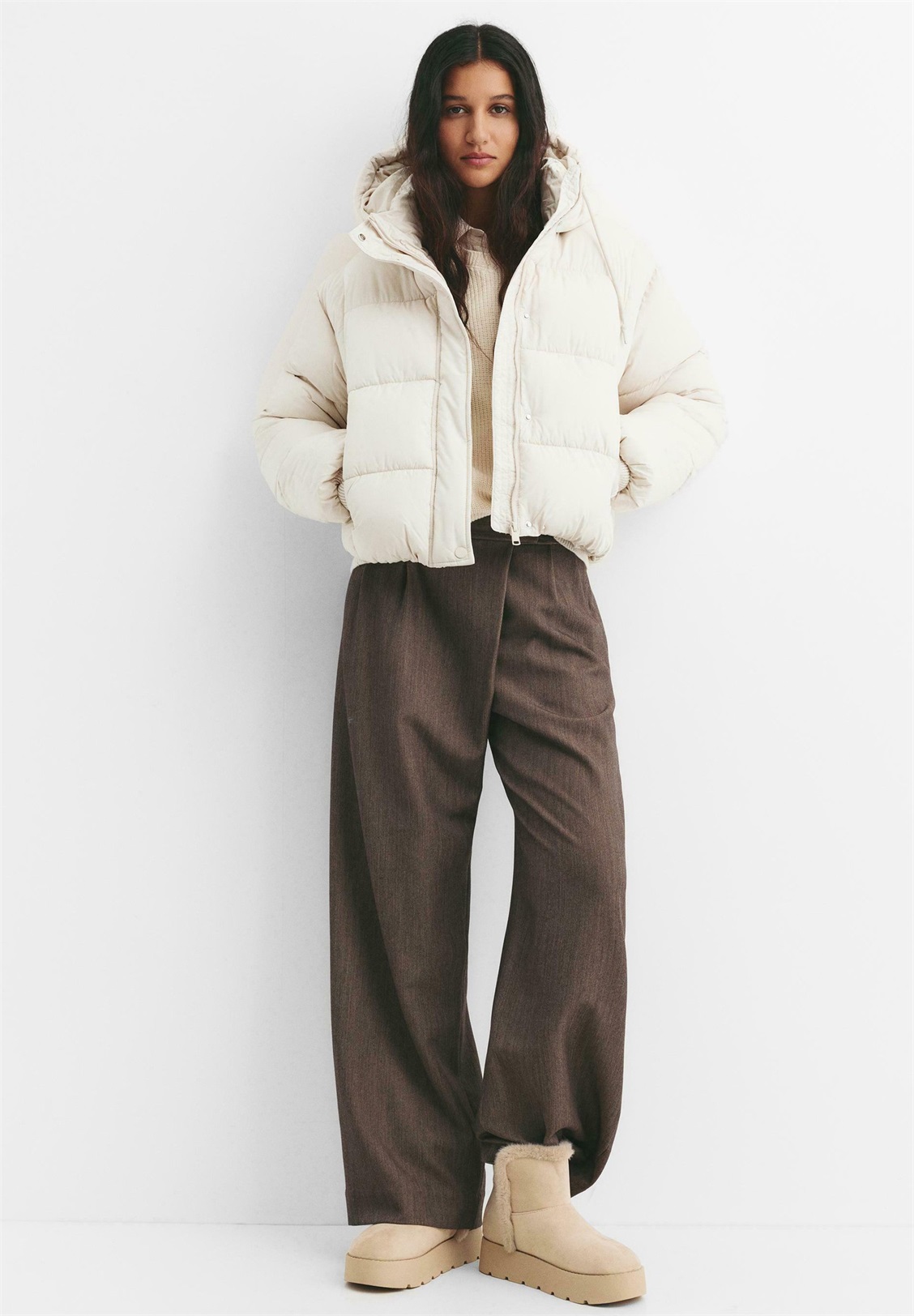 PULL&BEAR QUILTED WITH HOOD - Winterjacke - beige