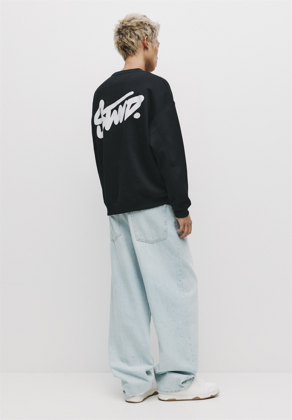 PULL&BEAR ROUND NECK - Sweatshirt - black/schwarz