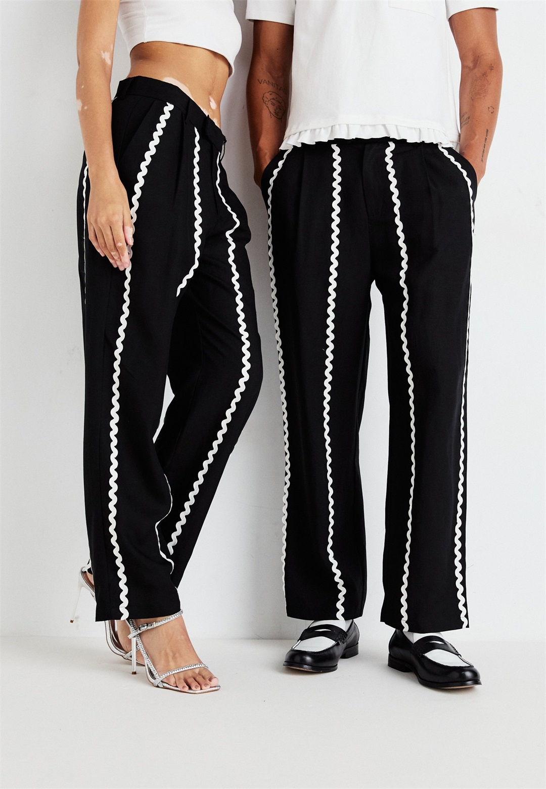 Sister Jane BOUGIE RIC RAC TROUSERS UNISEX - Stoffhose - black/schwarz