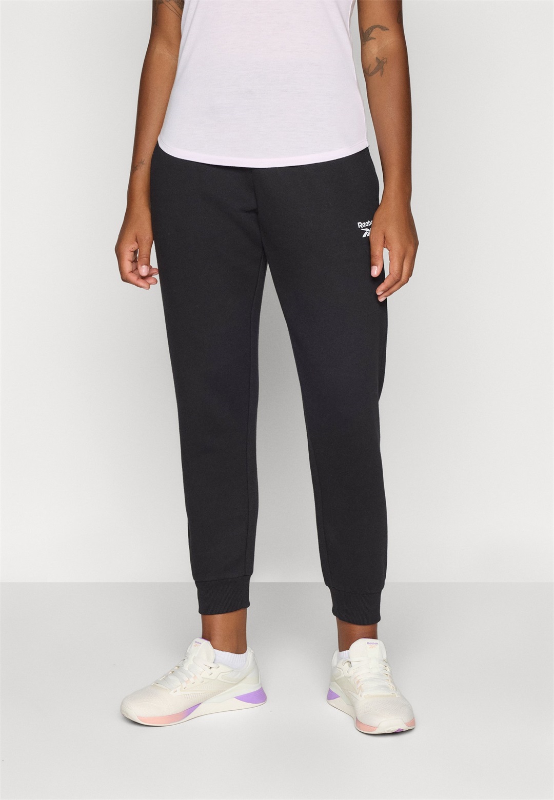 Reebok SMALL LOGO CUFFED PANTS - Jogginghose - black/schwarz