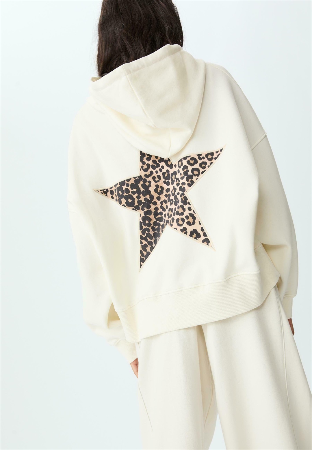Stradivarius STAR AND LEOPARD - Kapuzenpullover - beige