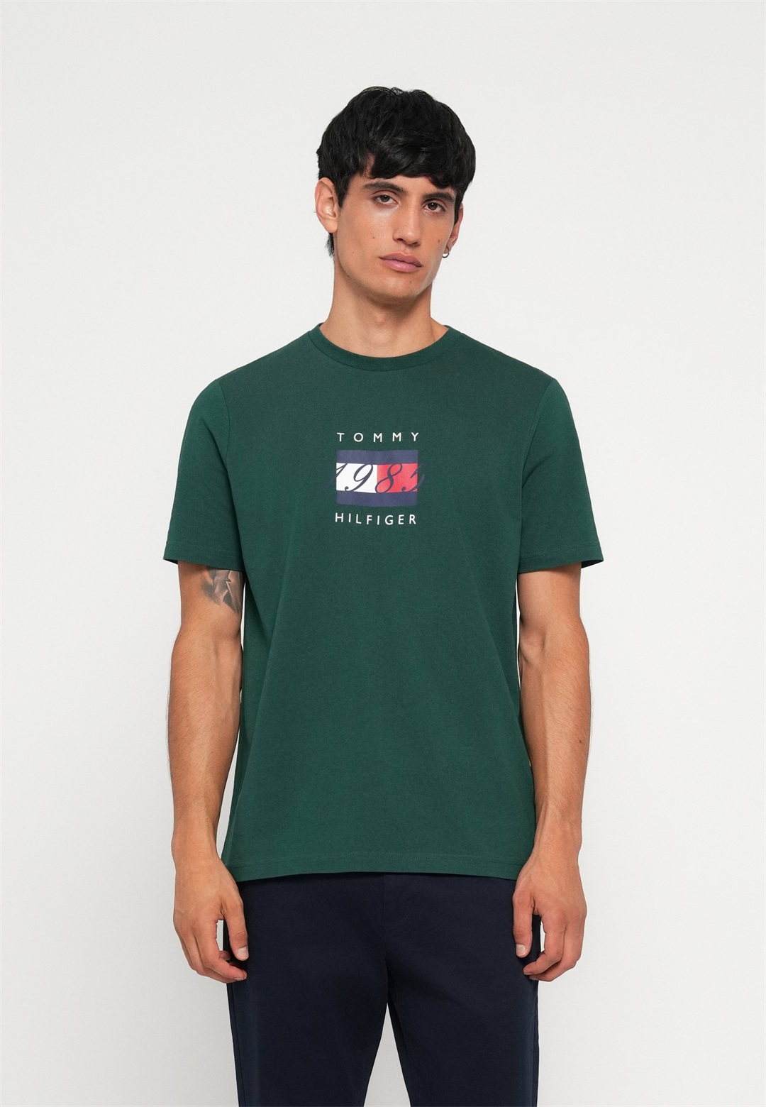 Tommy Hilfiger UNISEX - T-Shirt print - ornamental green/dunkelgrün
