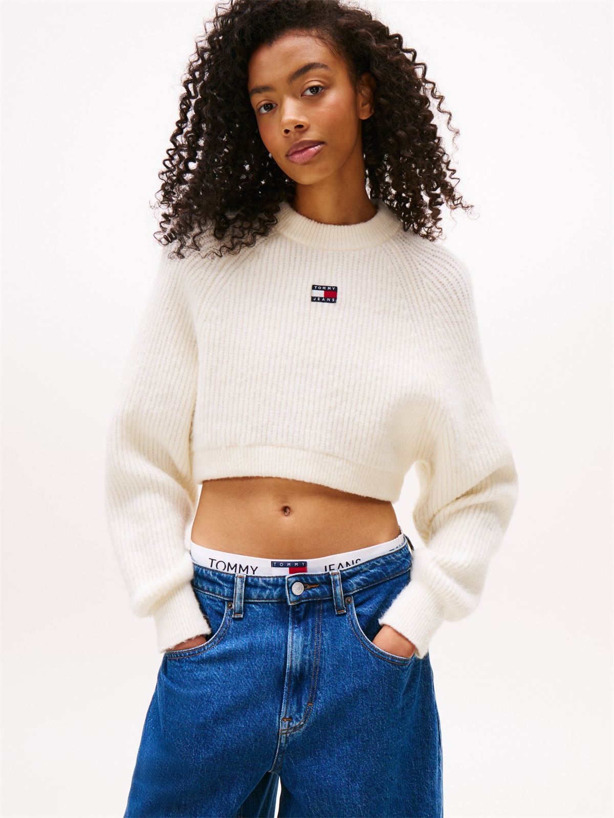 Tommy Jeans CROP BADGE SWEATER - Strickpullover - ancient white/weiß