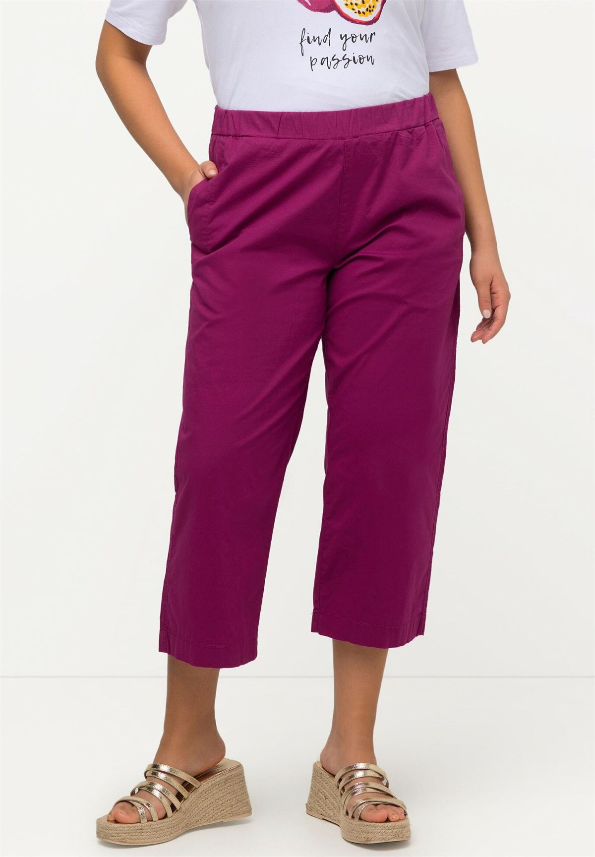Ulla Popken 7/8 RUBY GENOUX PRÉFORMÉS JAMBES DROITES CEINTURE ÉLASTIQUE - Stoffhose - berry/beere