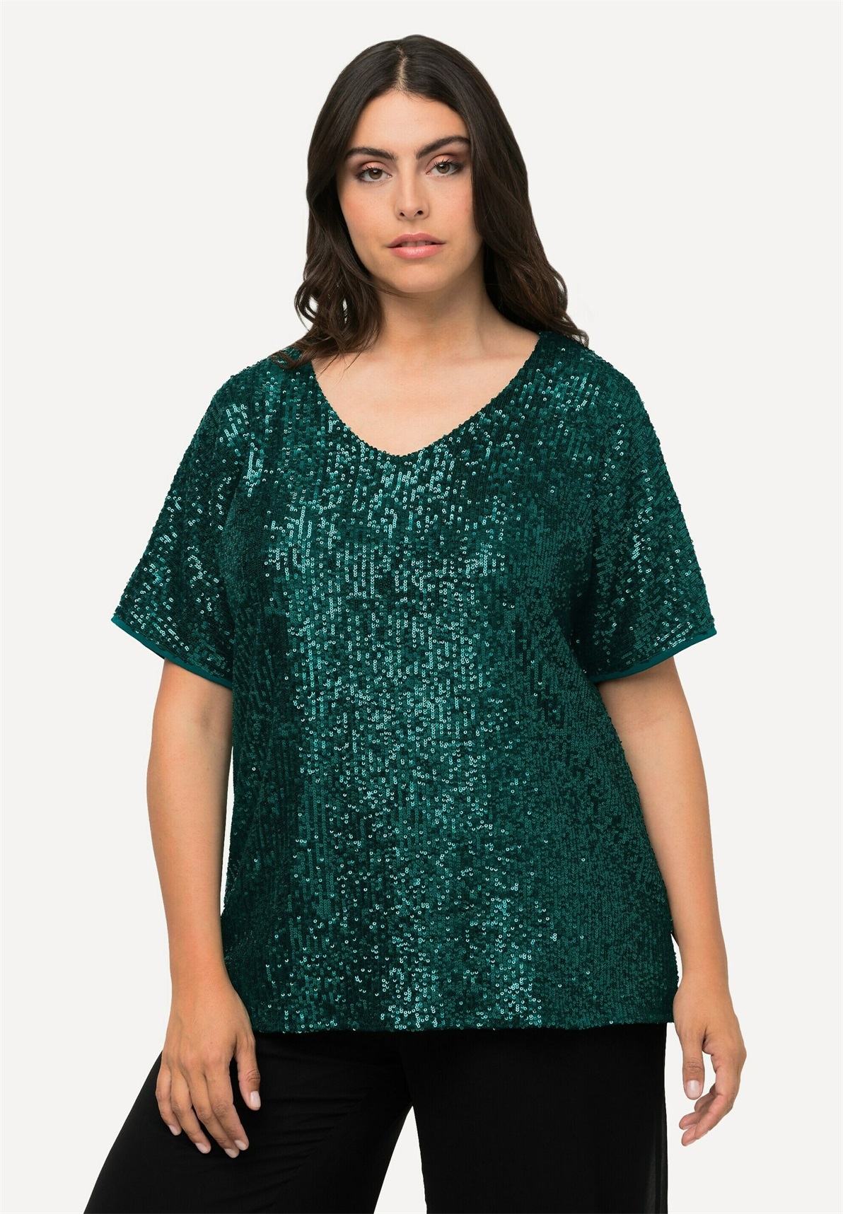Ulla Popken À PAILLETTES COL EN V ET MANCHES COURTES - Bluse - dark green/dunkelgrün